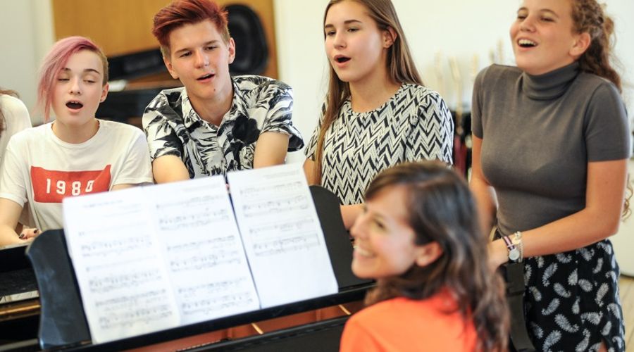 Exportise Worth College - Crawley - İngiltere