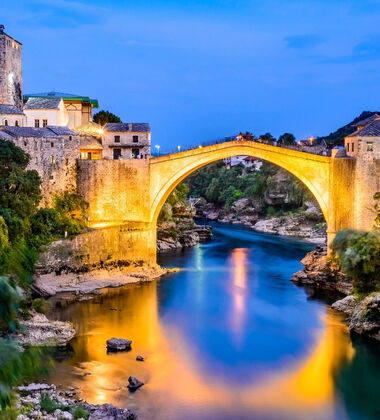 İzmir Çıkışlı Uçakla Vizesiz Büyük Balkan Turu (Gündüz Uçuşlu) Turlar Dahil