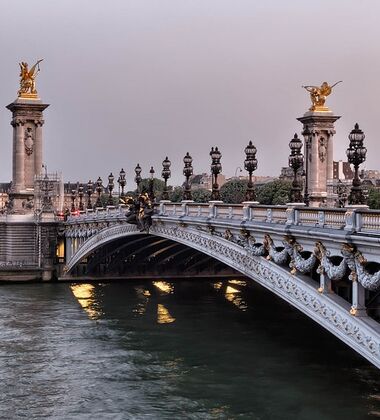 İzmir Çıkışlı Sömestr Tatiline Özel Brüksel - Brügge - Paris & Disneyland Turu