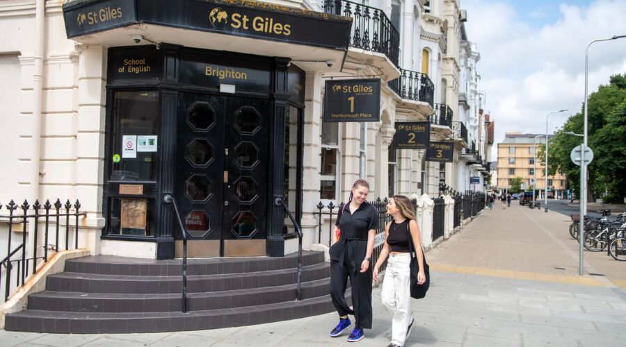 St. Giles International - Brighton - İngiltere
