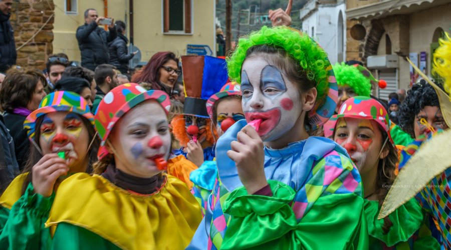 Sakız Adası Mostra Karnavalı Günübirlik